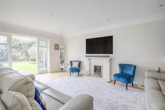 2 Hollybrook Way, HP13 7GW-13.jpg