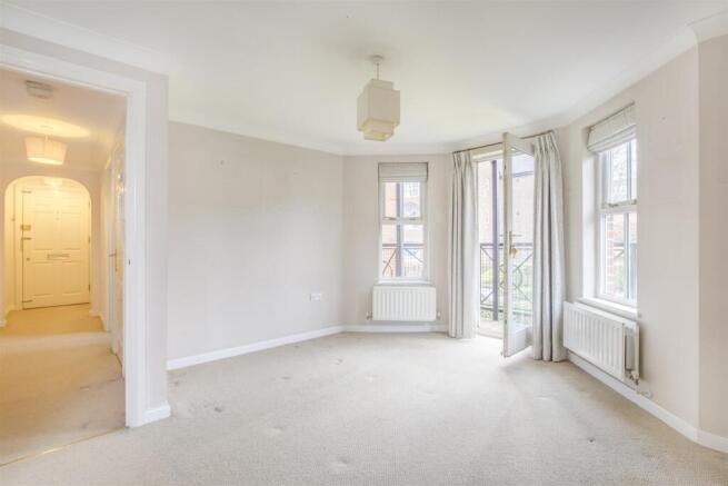 15 West View, Shrubbery Close, HP13 6FW-6.jpg