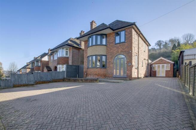 241 Desborough Avenue, HP11 2TW-3.jpg