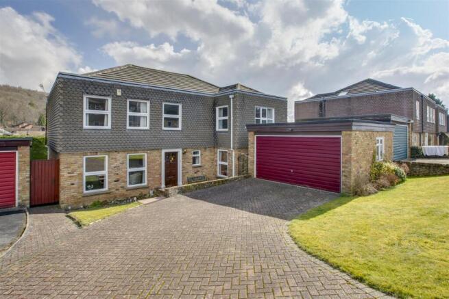 19 Fleet Close, HP14 4LL-14.jpg