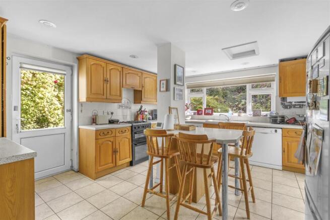 41 Hillview Road, HP13 6XY-9.jpg