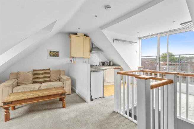 6 Kings Court, Easton Street, HP11 1NA-5.jpg