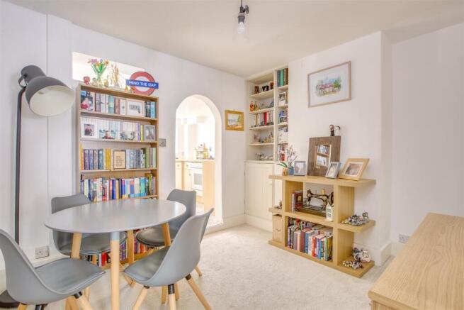 54 Temple End, HP13 5DS-5.jpg