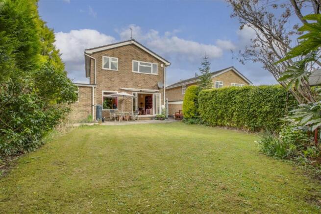 16 Calverley Crescent, HP13 5EU-12.jpg