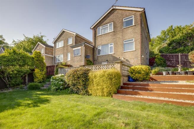24 Curlew Close, HP13 5JY-12.jpg