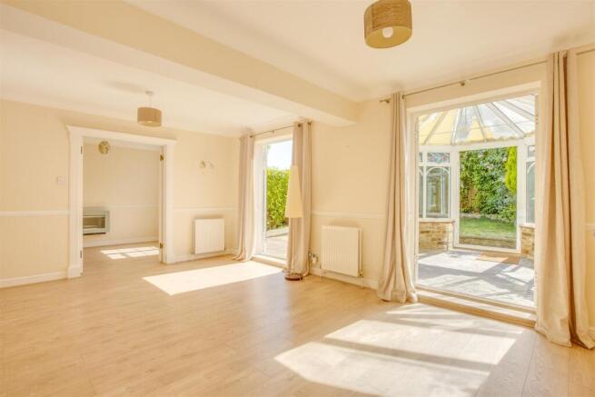 7 Linnet Close, HP12 4QJ-9.jpg