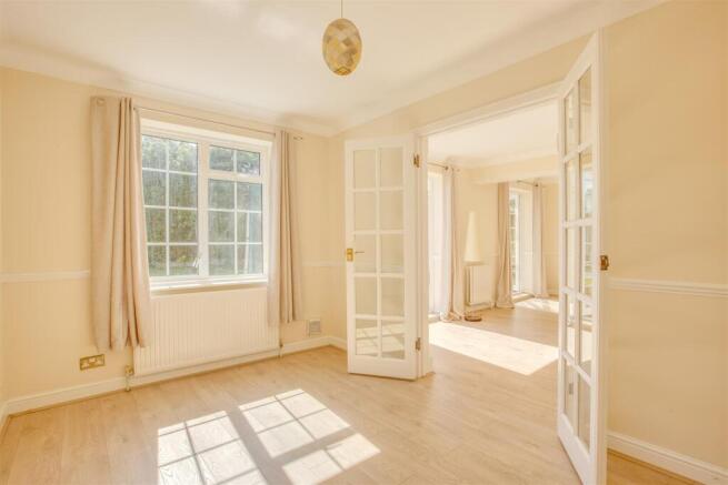 7 Linnet Close, HP12 4QJ-10.jpg