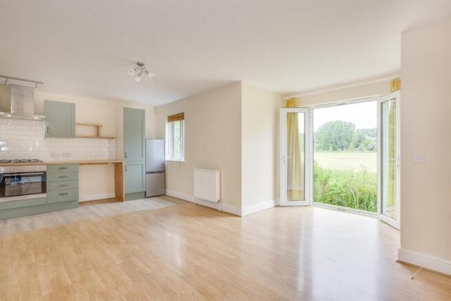 9 Wye Gardens, Fryers Lane, HP12 3DU-5.jpg