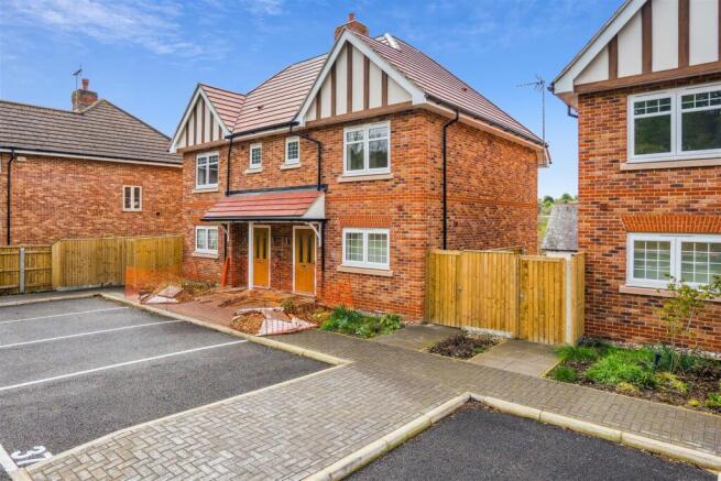 37 Templeside Gardens-02.jpg