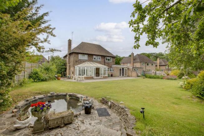 2 Mayflower Close, HP17 8QH-2.jpg