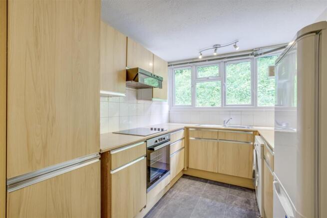 17 Hunters Hill, HP13 7EW-7.jpg