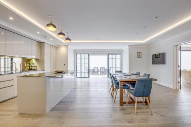 Apt 4 Wellington Court, 66 Penn Road, HP9 2LS-8.jp