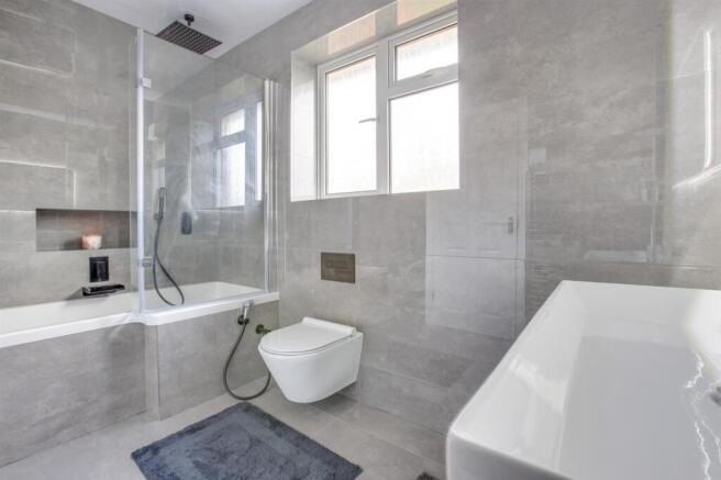 thumbnail_6 Coningsby Road, HP13 5NX-7.jpg