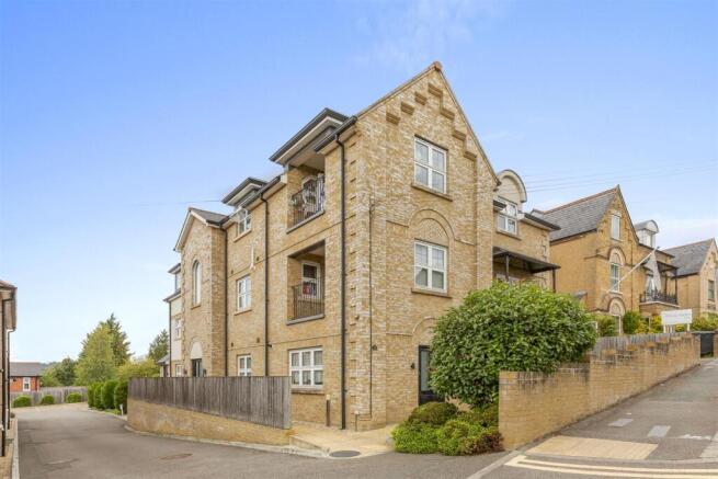 Flat 9, 15 Priory Road, HP13 6SL-13.jpg