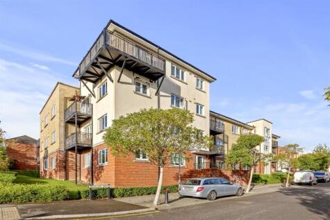 Walk Of Station, High Wycombe