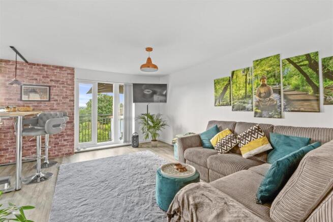 19 Lovegrove House, Ercolani Avenue, HP13 7FZ-6.jp