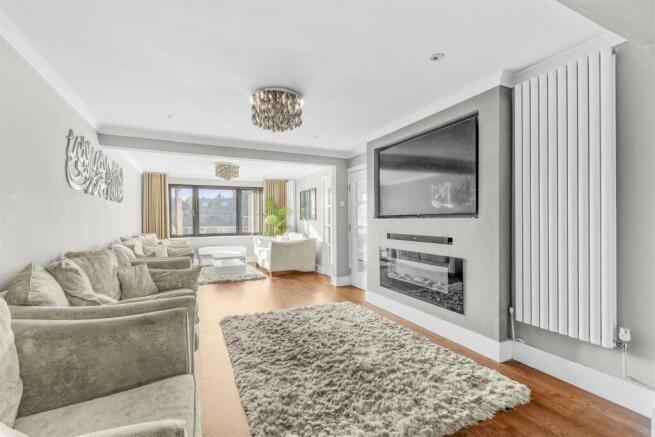 12 Salisbury Road, HP13 6UL-5.jpg