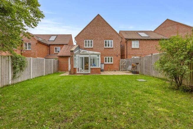 45 Wellesbourne Crescent, HP13 5HF-12.jpg