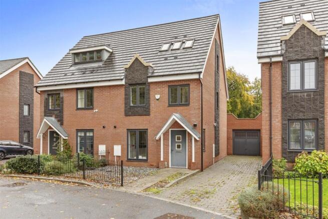 46 Trinity Circle, HP11 1FD-15.jpg