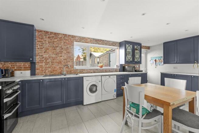 27 Rugwood Road, HP10 9HA-5.jpg