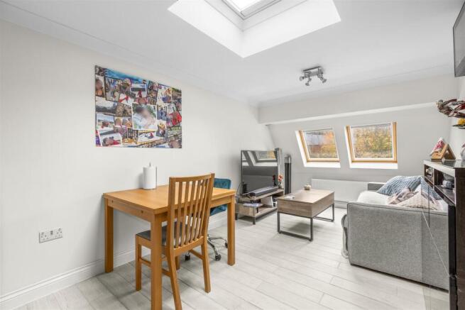 Flat 8, Buckingham Place, Bellfield Rd, HP13 5HW-1