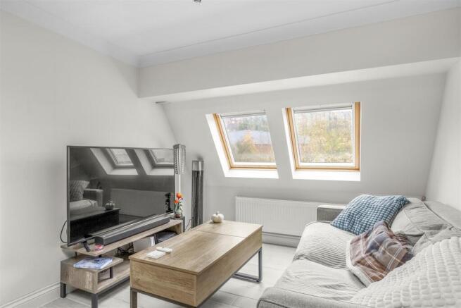 Flat 8, Buckingham Place, Bellfield Rd, HP13 5HW-2