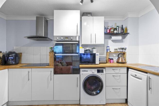 46 Lawsone Rise, HP13 5NS-8.jpg