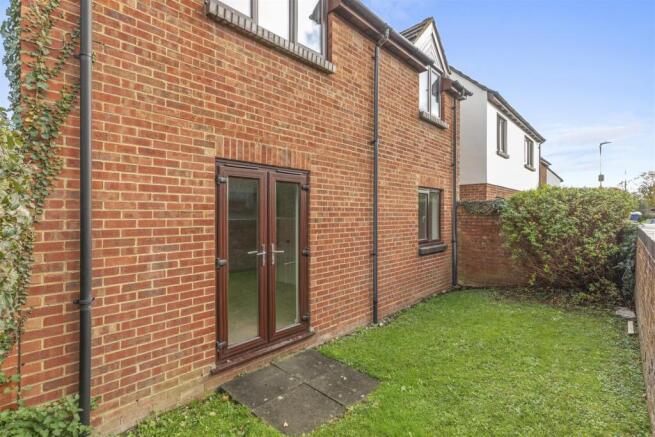 10 Windrush Court, HP13 7UL-11.jpg