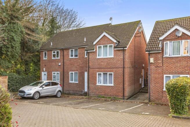 20 Davies Court, Carrington Rd, HP12 3JF-15.jpg