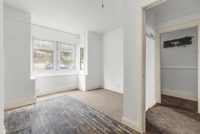 153 Hughenden Rd, HP13 5PN-7.jpg