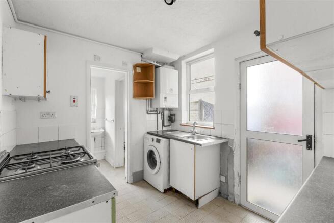 153 Hughenden Rd, HP13 5PN-10.jpg