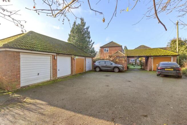 14 Bowden Lane, HP11 1DL-8.jpg