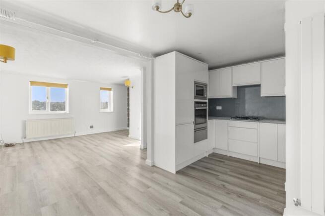 3 Gibbs Close, HP13 5YB-8.jpg