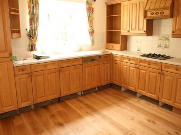 Kitchen breakfast room.JPG