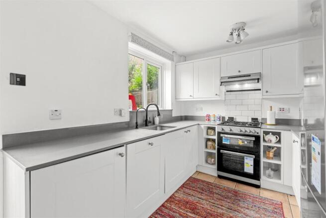 11 Pinels Way, HP11 1TU-10.jpg