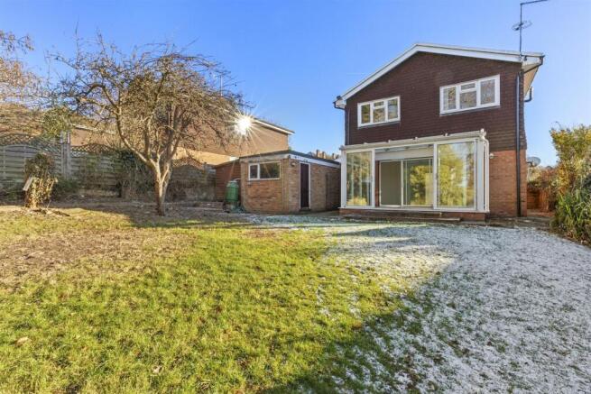 8 Foxhill Close, HP13 5BL-12.jpg