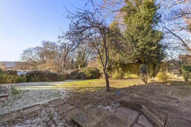 8 Foxhill Close, HP13 5BL-13.jpg