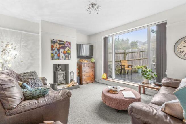 61 Southfield Rd, HP13 5JZ-6.jpg