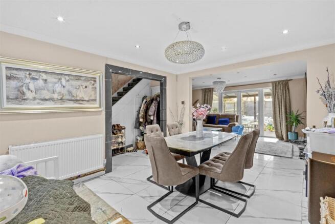 Photos_High Res_5 Bowler Lea, HP13 5UD-6 (2).jpg