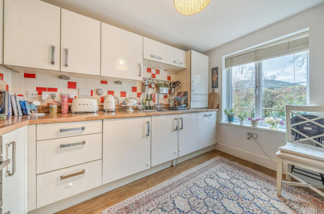 1385135-4-692820b...