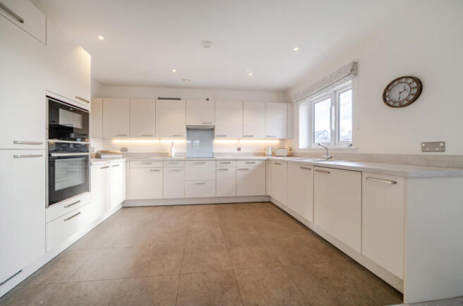 1382716-3-691b288...