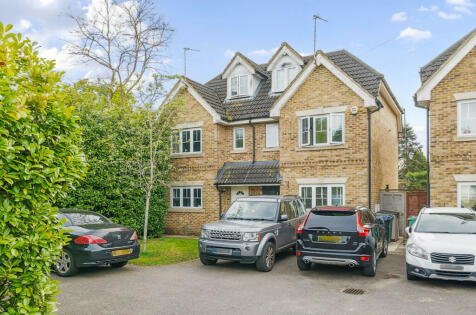 Camberley - 4 bedroom semi-detached house for sale
