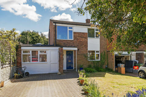 Camberley - 4 bedroom link detached house for sale