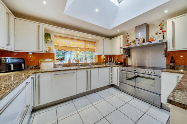 1369267-5-68ee64e...