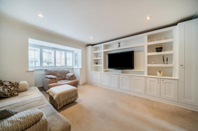 1369328-2-68fa102...