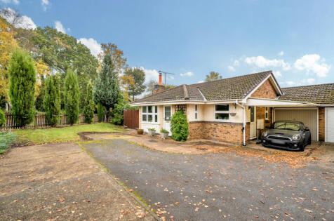 Broom Field, Lightwater, Surrey, GU18