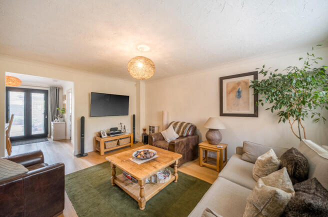 1376434-7-690b22a...