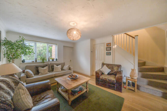 1376434-6-690b229...