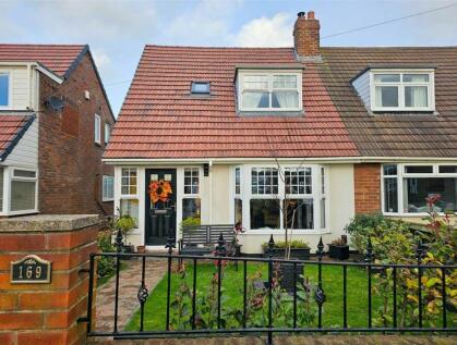 South Shields - 3 bedroom semi-detached house for sale