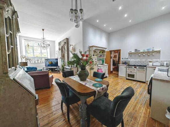 Lounge/Dining Area & Kitchen